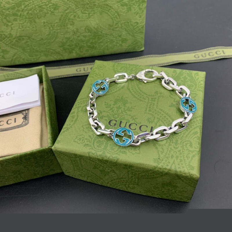 G*u*i bracelets